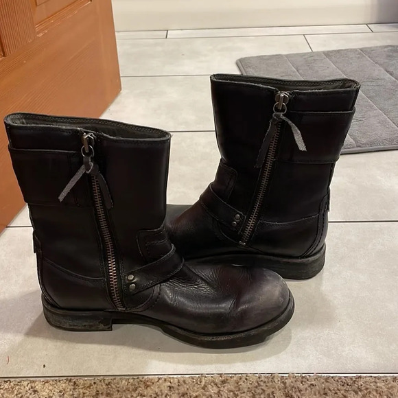 Ugg black leather woman’s boots - Picture 10 of 16